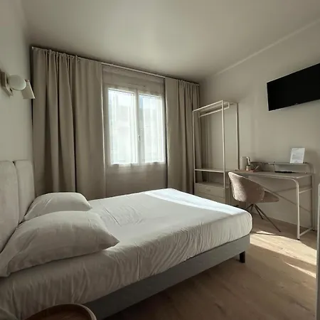 Bloom Hotel 2*